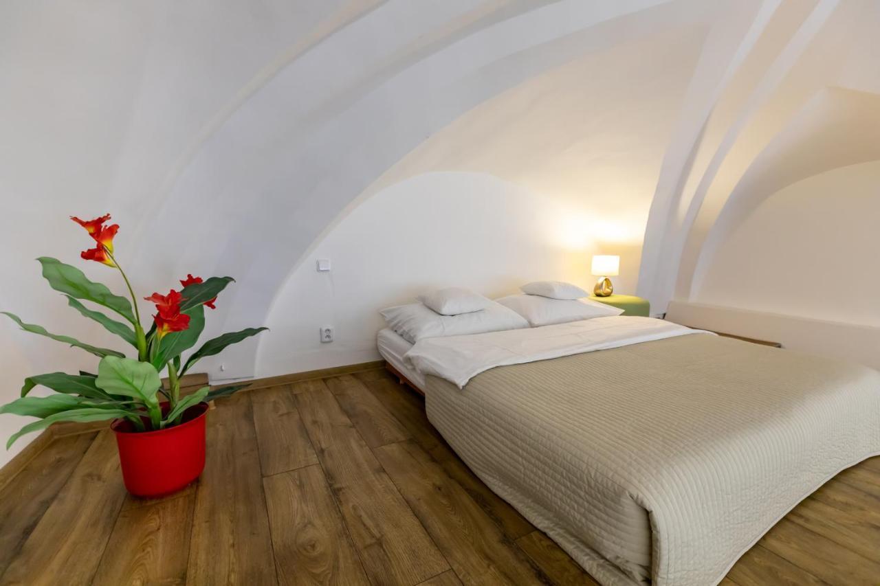 Palác Daun - Studio Apartments Znojmo Esterno foto