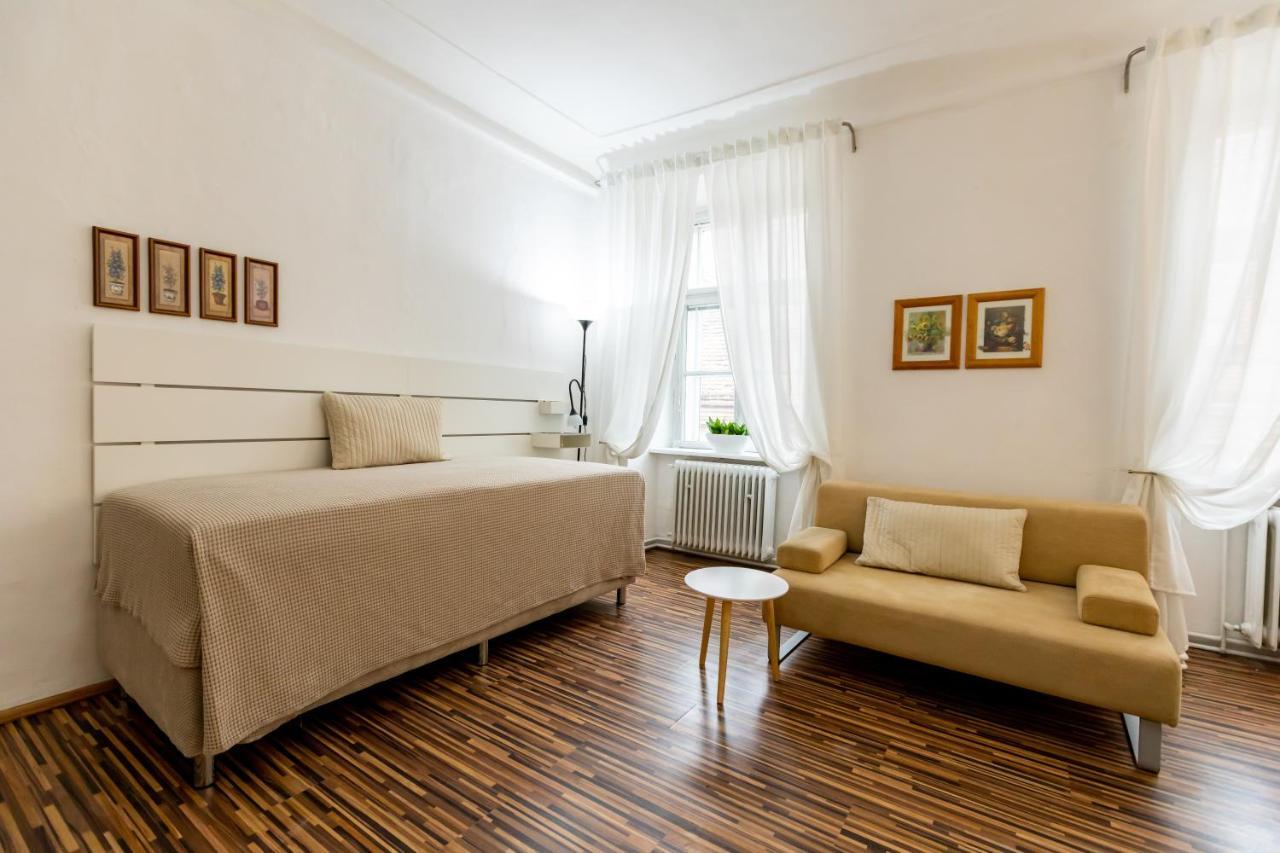 Palác Daun - Studio Apartments Znojmo Esterno foto