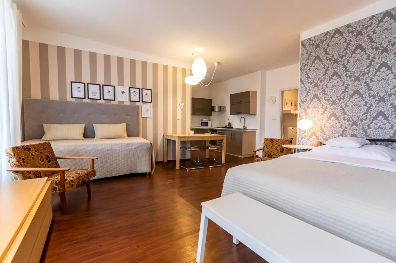Palác Daun - Studio Apartments Znojmo Esterno foto