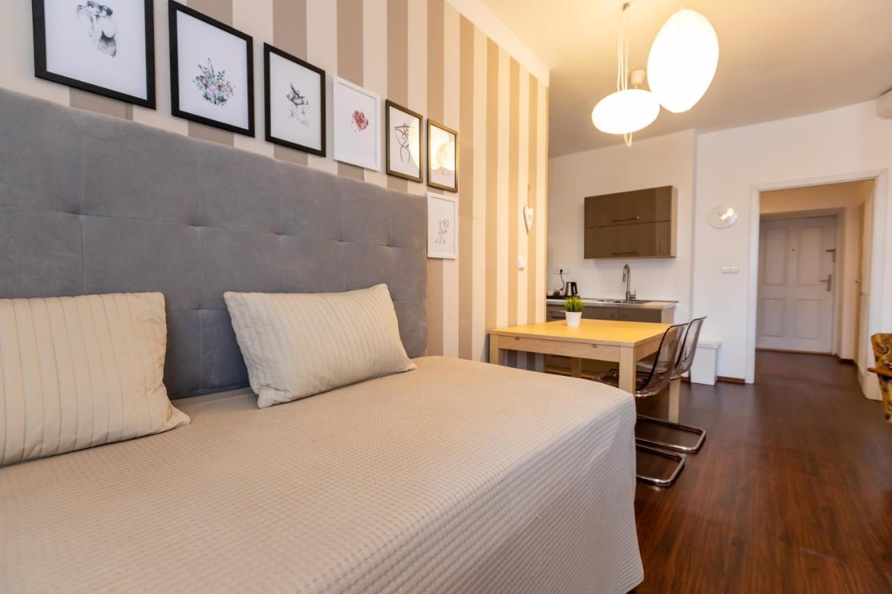 Palác Daun - Studio Apartments Znojmo Esterno foto