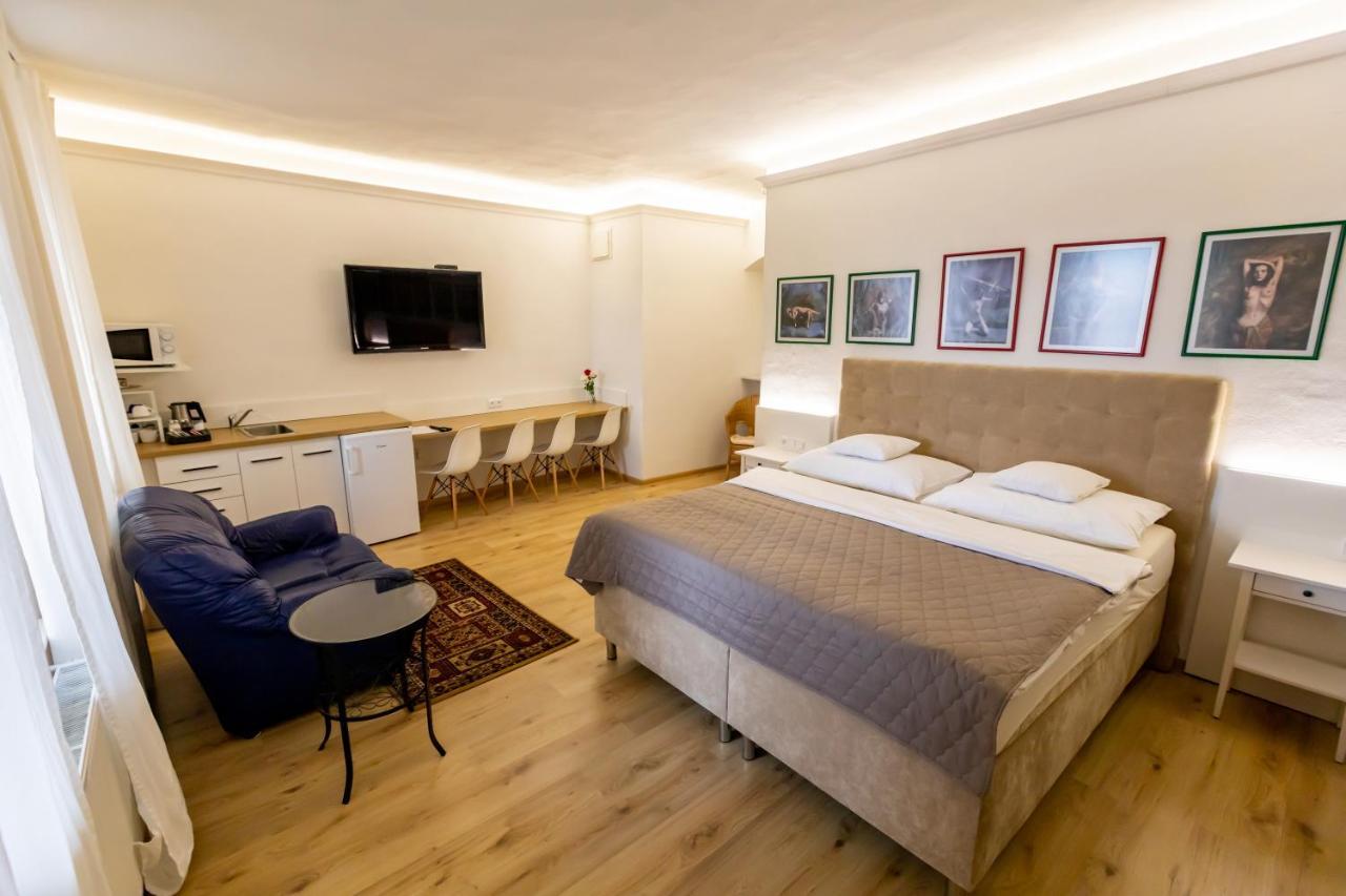 Palác Daun - Studio Apartments Znojmo Esterno foto