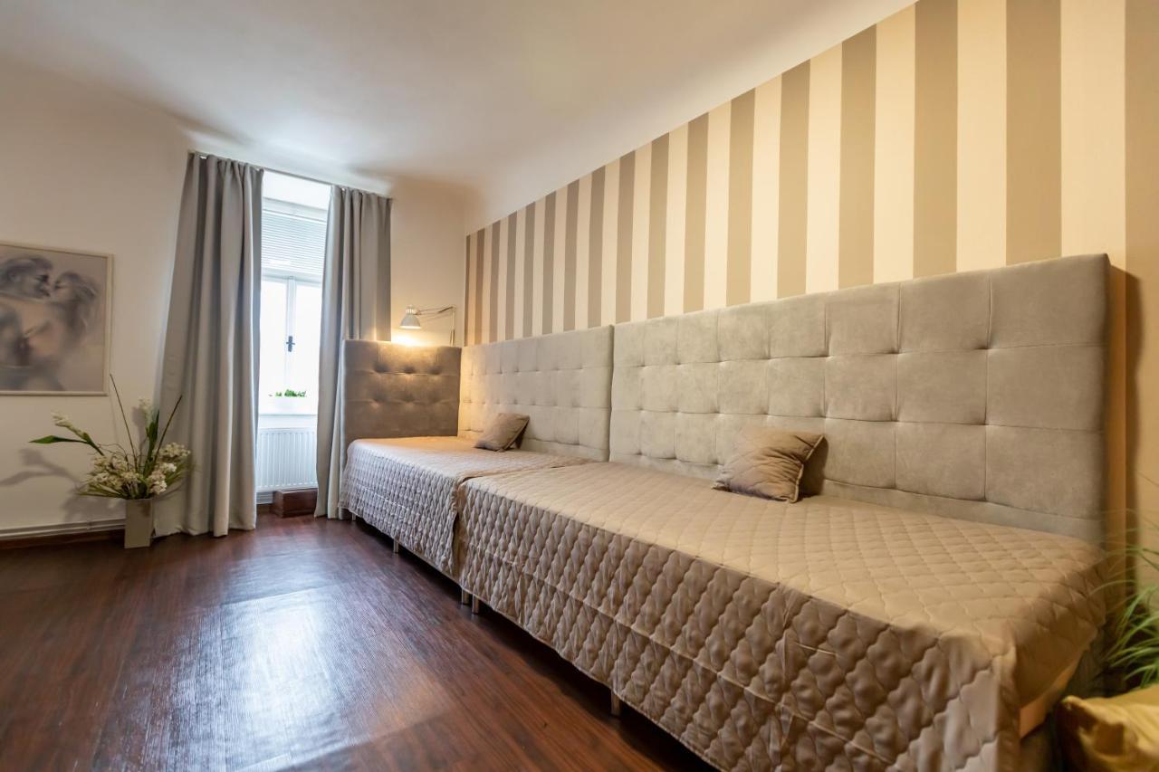 Palác Daun - Studio Apartments Znojmo Esterno foto