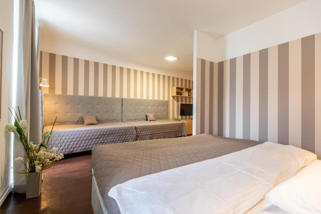 Palác Daun - Studio Apartments Znojmo Esterno foto