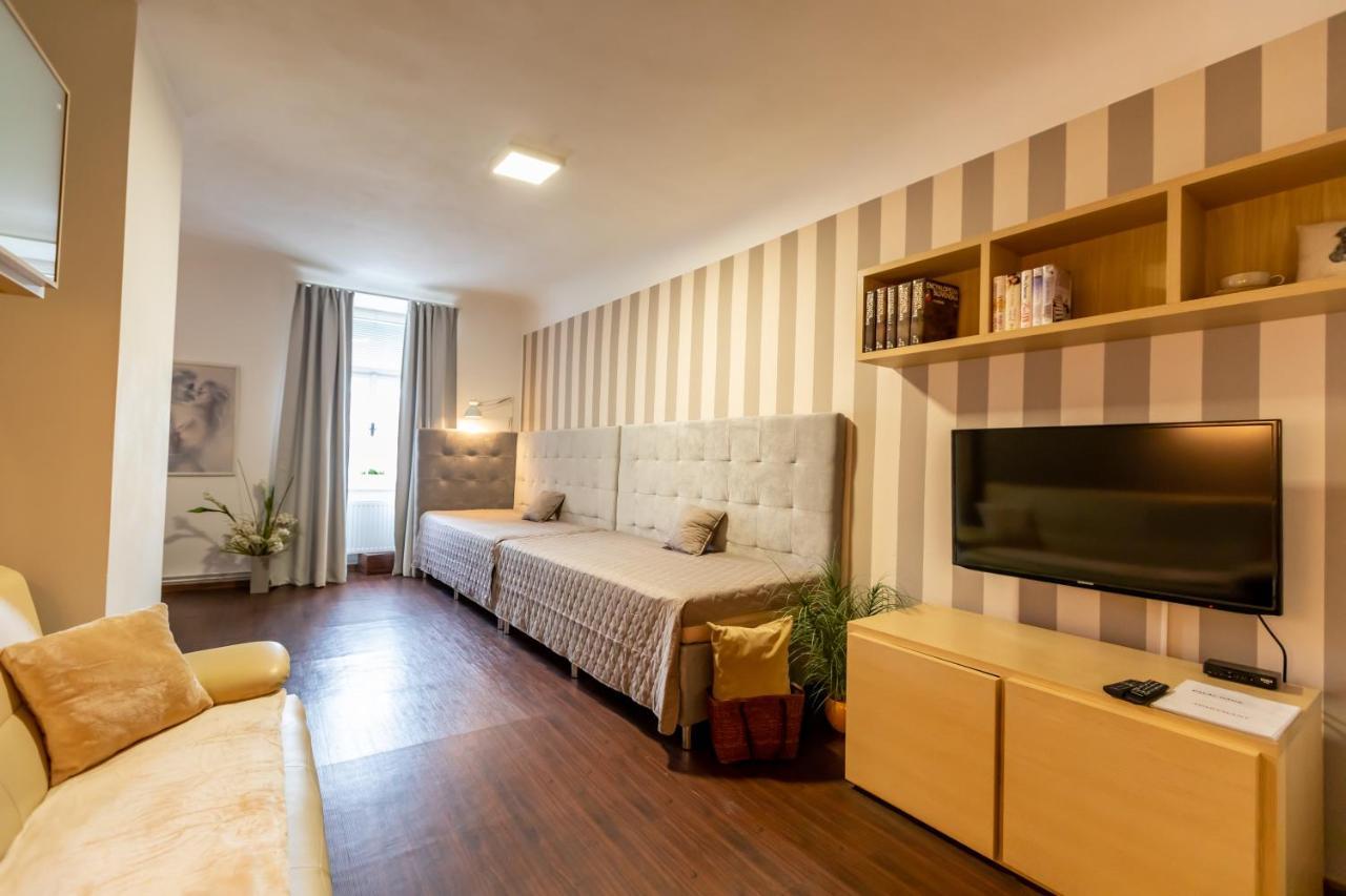 Palác Daun - Studio Apartments Znojmo Esterno foto