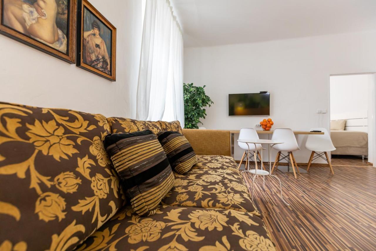 Palác Daun - Studio Apartments Znojmo Esterno foto