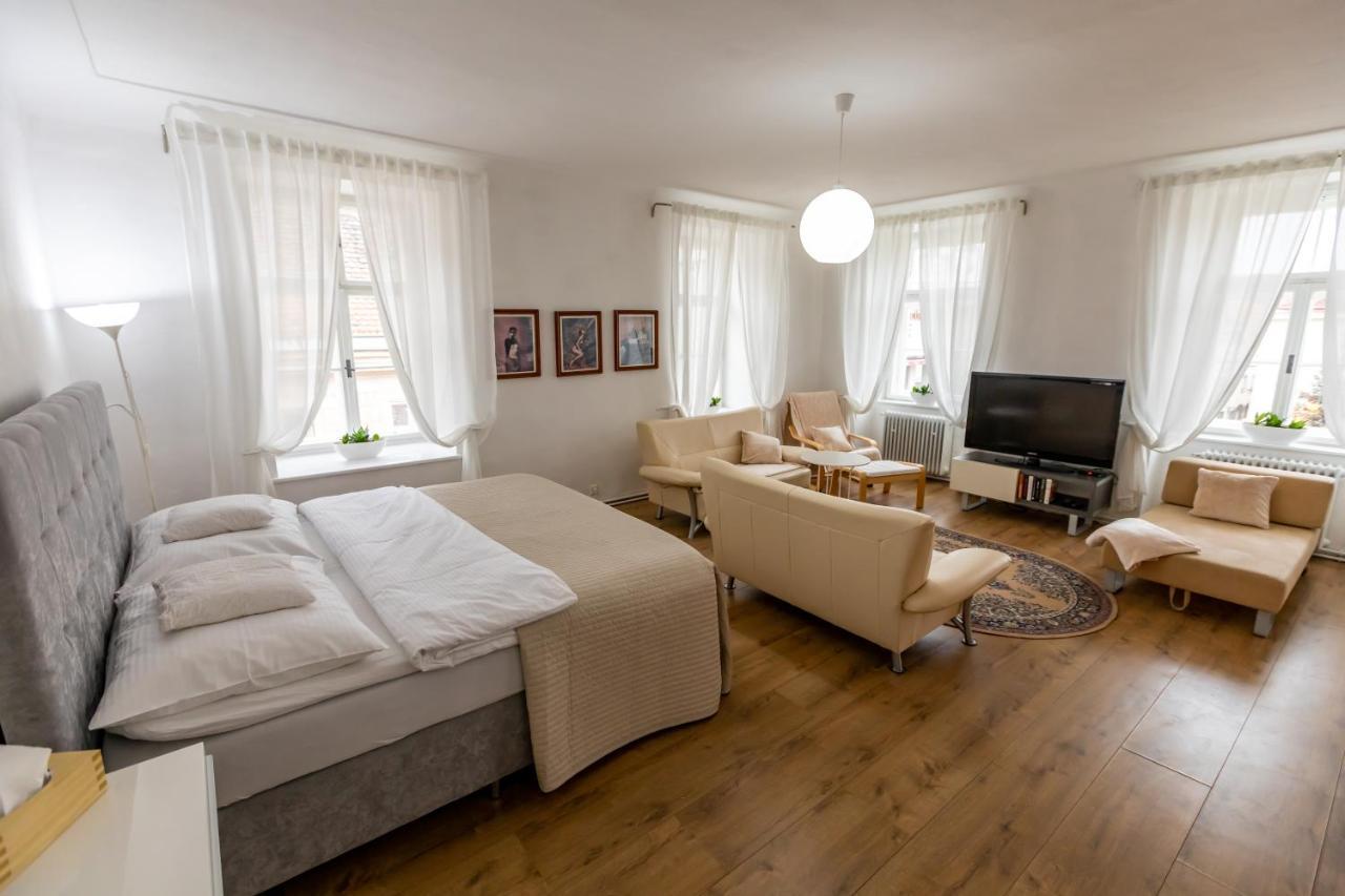 Palác Daun - Studio Apartments Znojmo Esterno foto