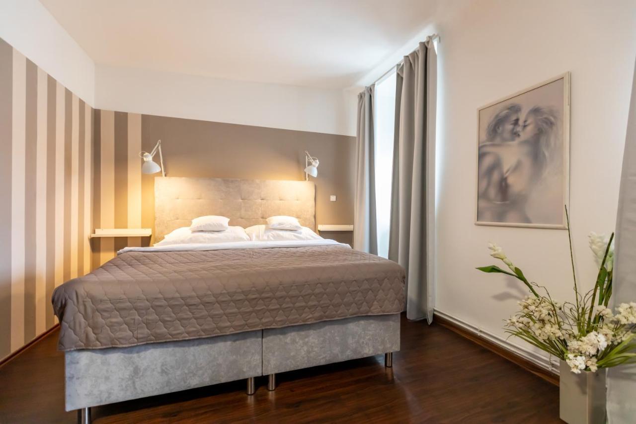 Palác Daun - Studio Apartments Znojmo Esterno foto