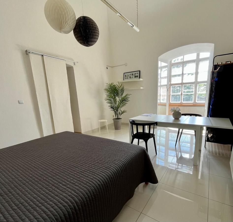 Palác Daun - Studio Apartments Znojmo Esterno foto