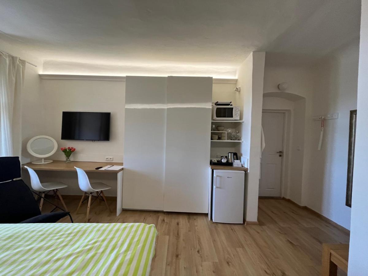 Palác Daun - Studio Apartments Znojmo Esterno foto