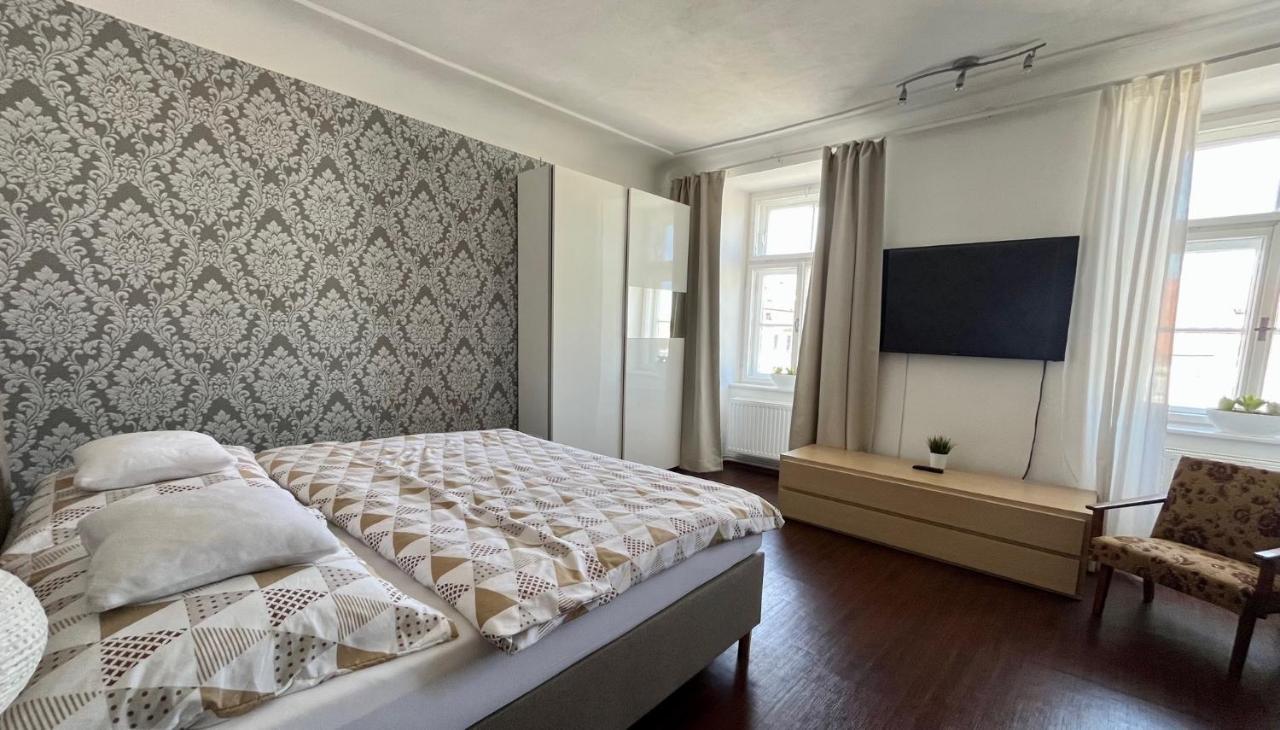 Palác Daun - Studio Apartments Znojmo Esterno foto