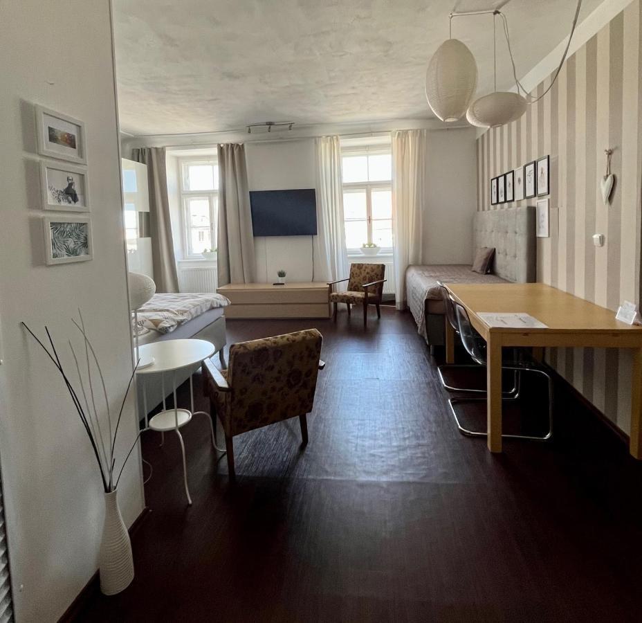 Palác Daun - Studio Apartments Znojmo Esterno foto
