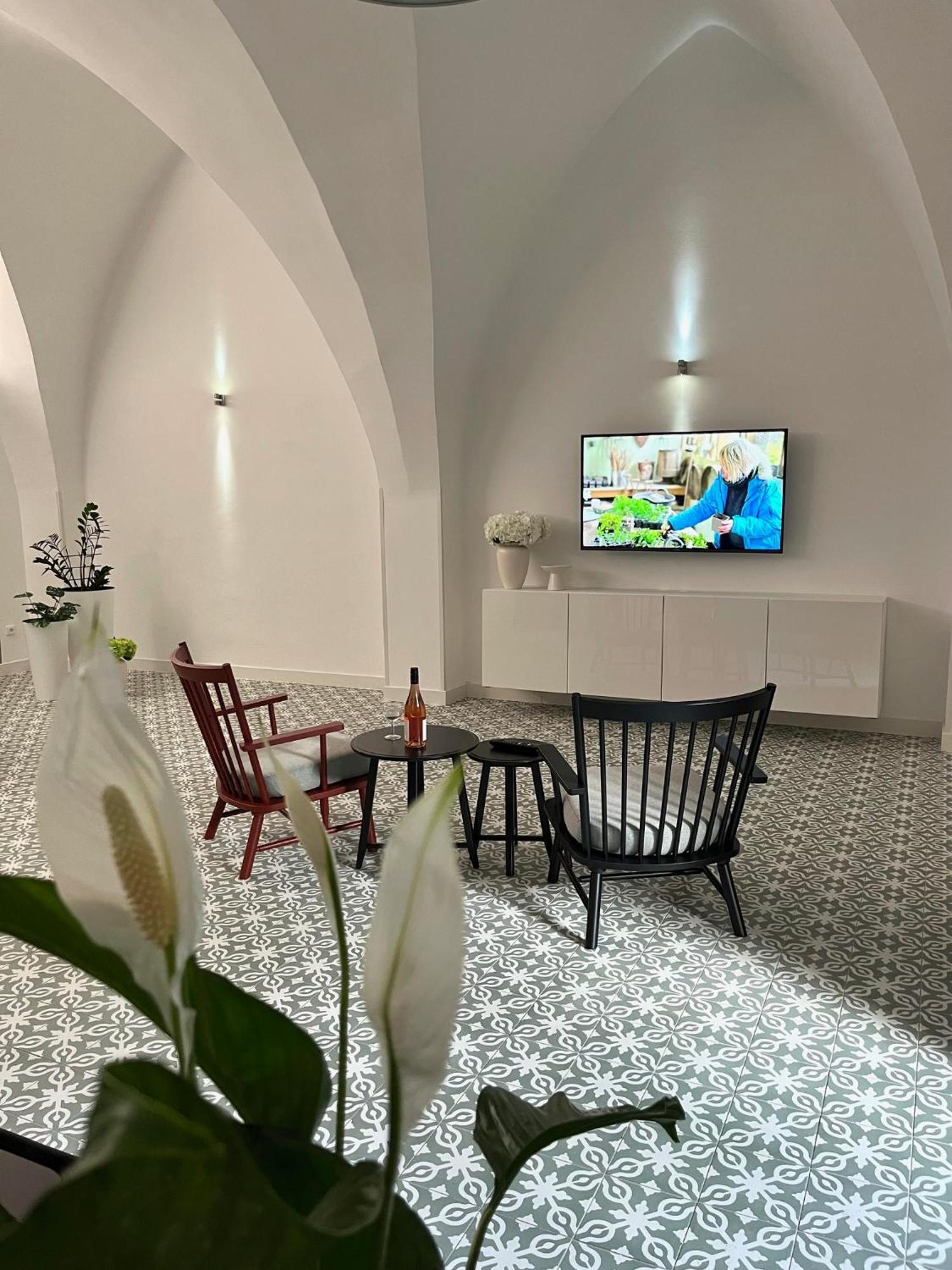 Palác Daun - Studio Apartments Znojmo Esterno foto