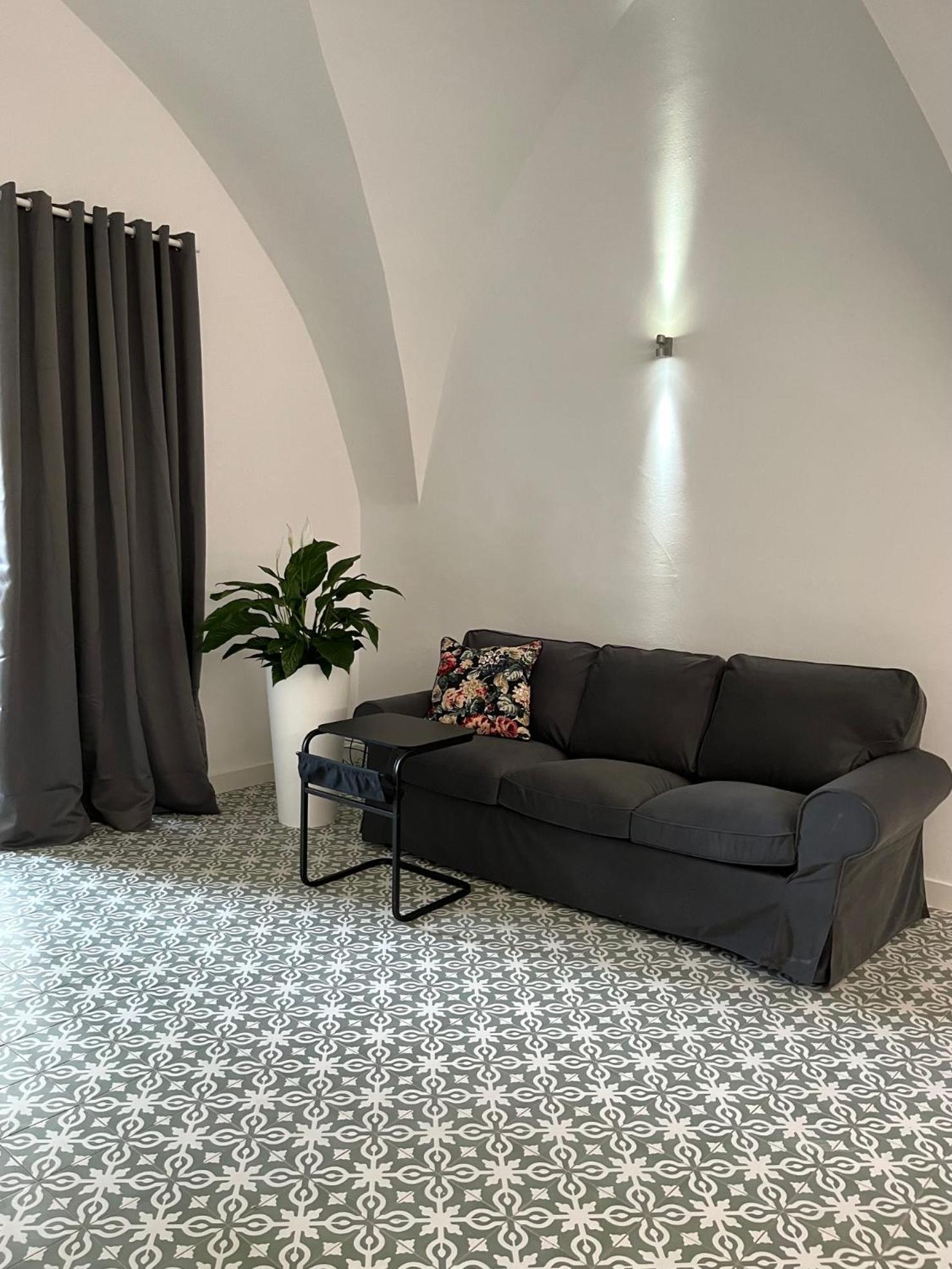 Palác Daun - Studio Apartments Znojmo Esterno foto