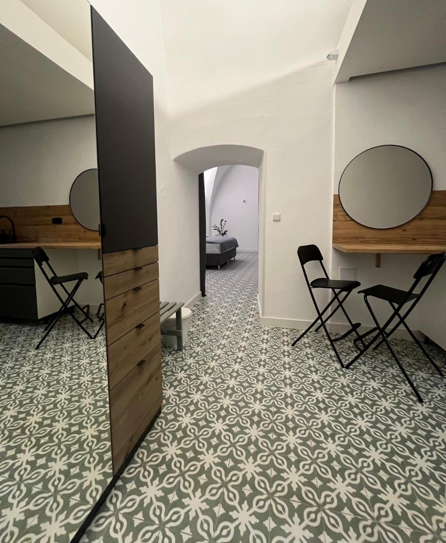 Palác Daun - Studio Apartments Znojmo Esterno foto