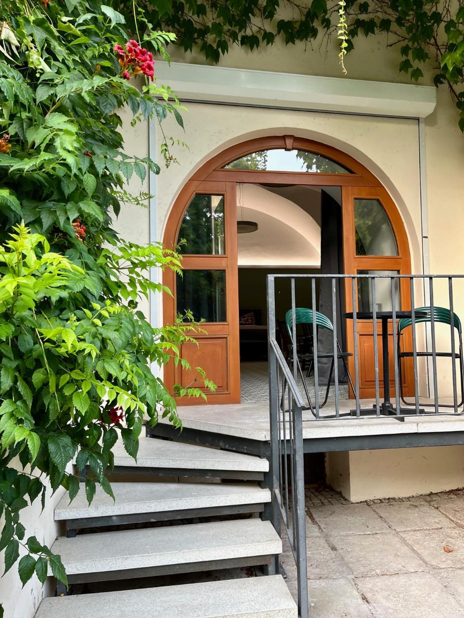 Palác Daun - Studio Apartments Znojmo Esterno foto