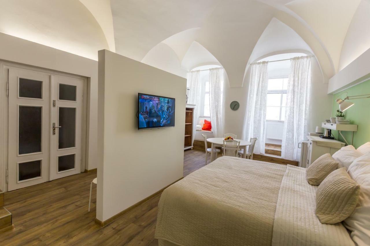 Palác Daun - Studio Apartments Znojmo Esterno foto